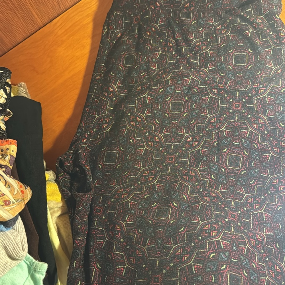 LULAROE T&C Navy Red Black Star Web Print TALL & CURVY Leggings 3/$18